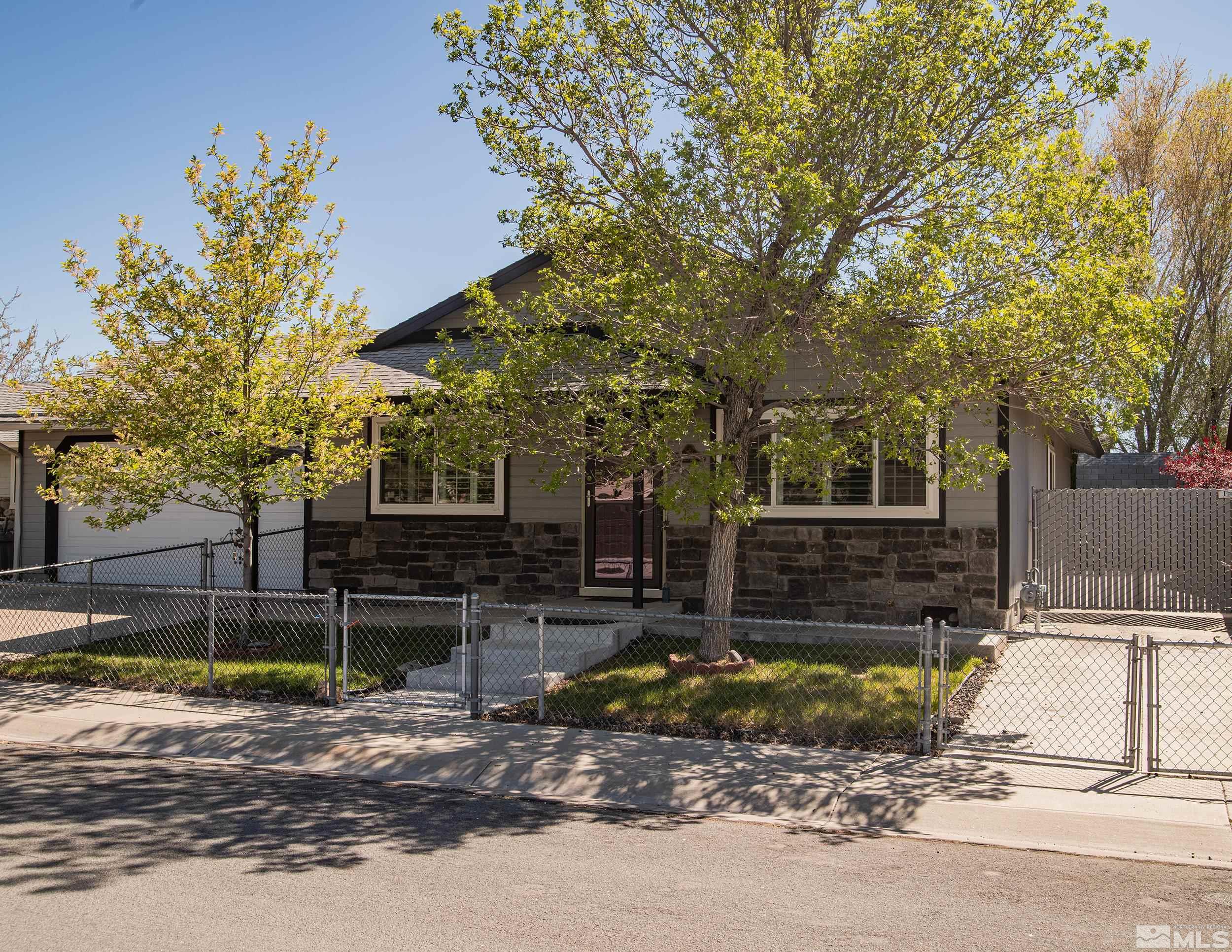 2525 Ridgecrest Drive Carson City, NV 89706 - Photo 3 of 21 a view of a backyard with a fountain