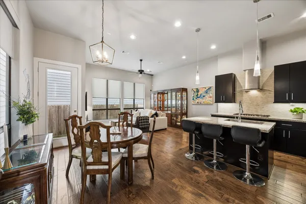 $2,900 | 2410 Couch Street, Houston, TX 77008