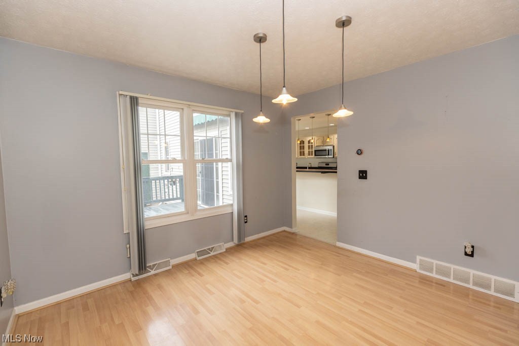 4376 Archer Road Cleveland, OH 44105 - Photo 6 of 30 Dining room