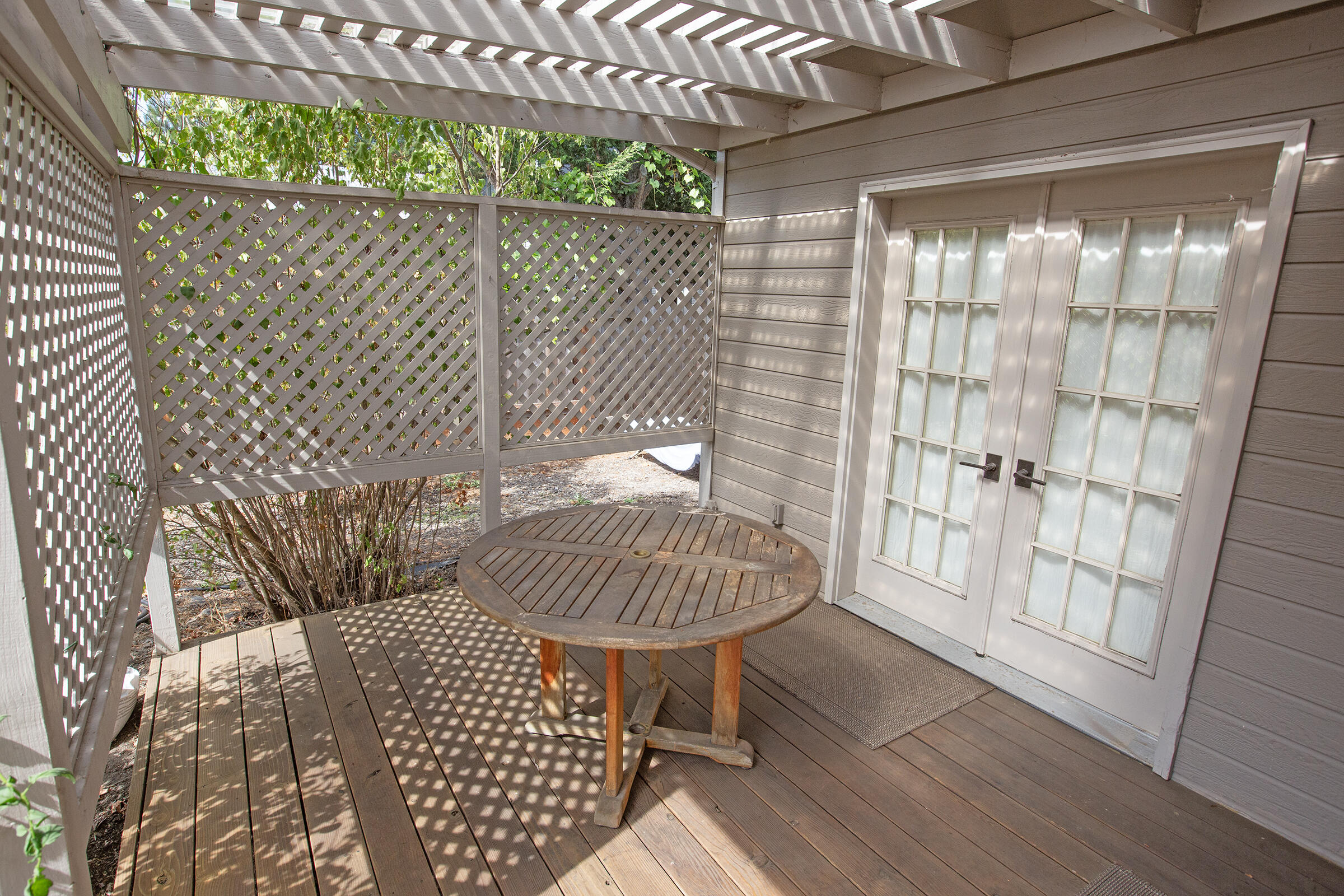 159 North Wightman Street Ashland, OR 97520 - Photo 22 of 22 Back deck