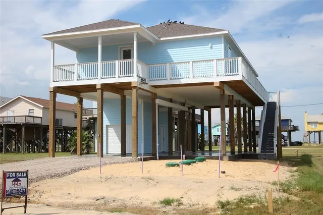 a view of multiple houses