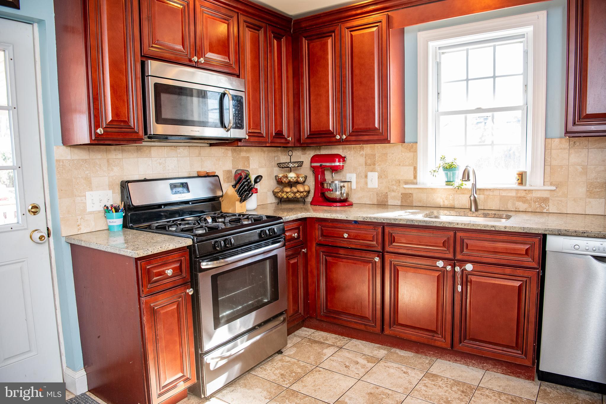 414 Fairview Road Woodlyn, PA 19094 - Photo 3 of 18 Gallery Image 3
