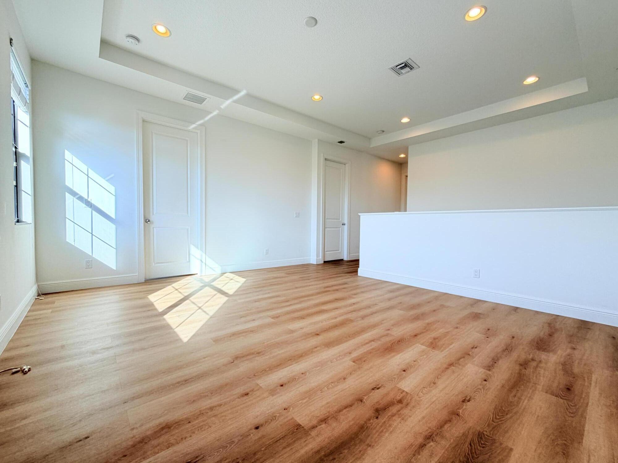 2074 Dickens Terrace Palm Beach Gardens, FL 33418 - Photo 18 of 65 Loft 2