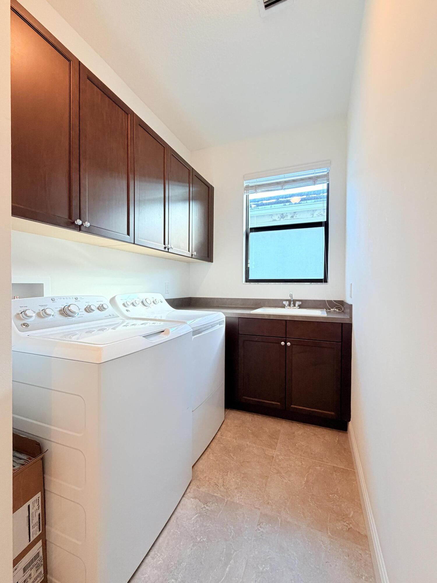 2074 Dickens Terrace Palm Beach Gardens, FL 33418 - Photo 32 of 65 Laundry Room