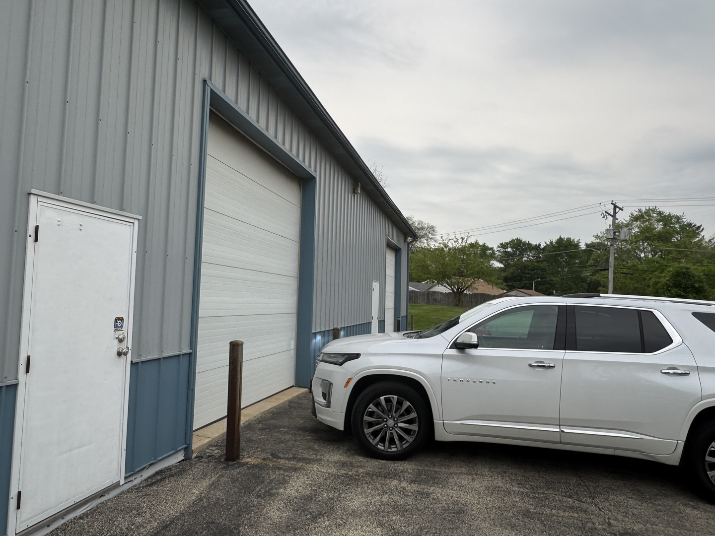 960 West Rollins Road Round Lake Beach, IL 60073 - Photo 2 of 7 a view of a car that is parked in a parking lot
