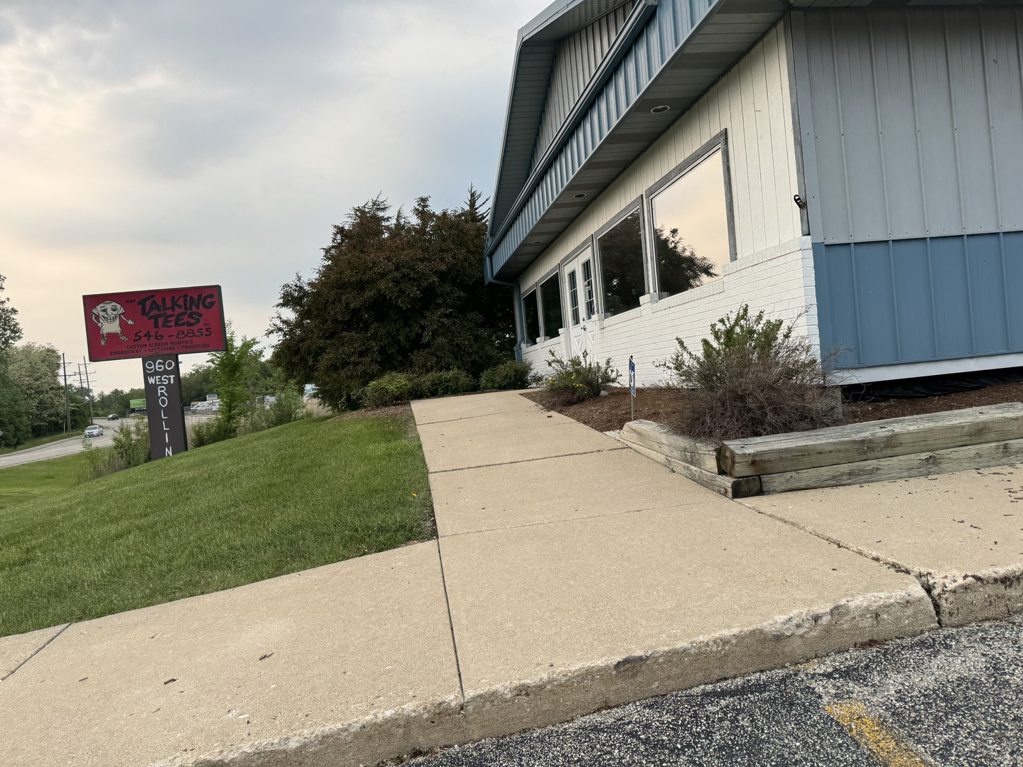 960 West Rollins Road Round Lake Beach, IL 60073 - Photo 6 of 7 a view of a house with a yard