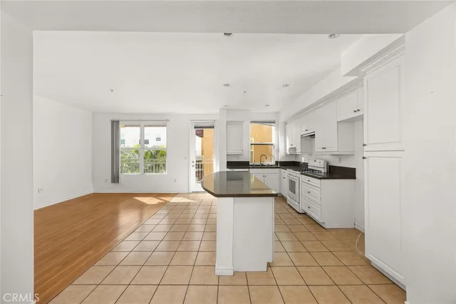 $728,000 | 83 East Commonwealth Avenue, Unit 3C, Alhambra, CA 91801