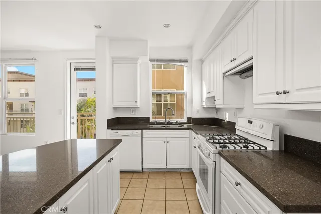 $728,000 | 83 East Commonwealth Avenue, Unit 3C, Alhambra, CA 91801