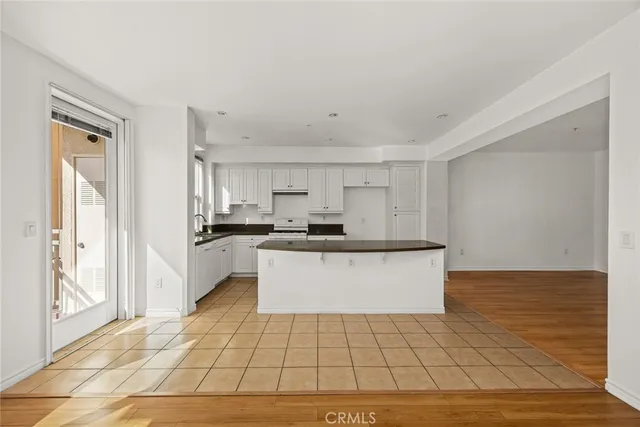 $728,000 | 83 East Commonwealth Avenue, Unit 3C, Alhambra, CA 91801