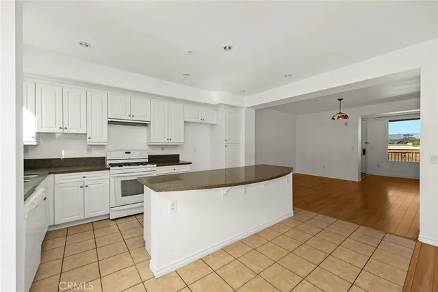 $728,000 | 83 East Commonwealth Avenue, Unit 3C, Alhambra, CA 91801