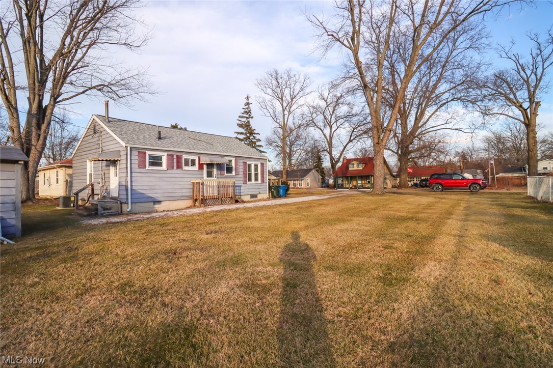 296 Overlook Road Vermilion, OH 44089 - Photo 24 of 28 Side Yard