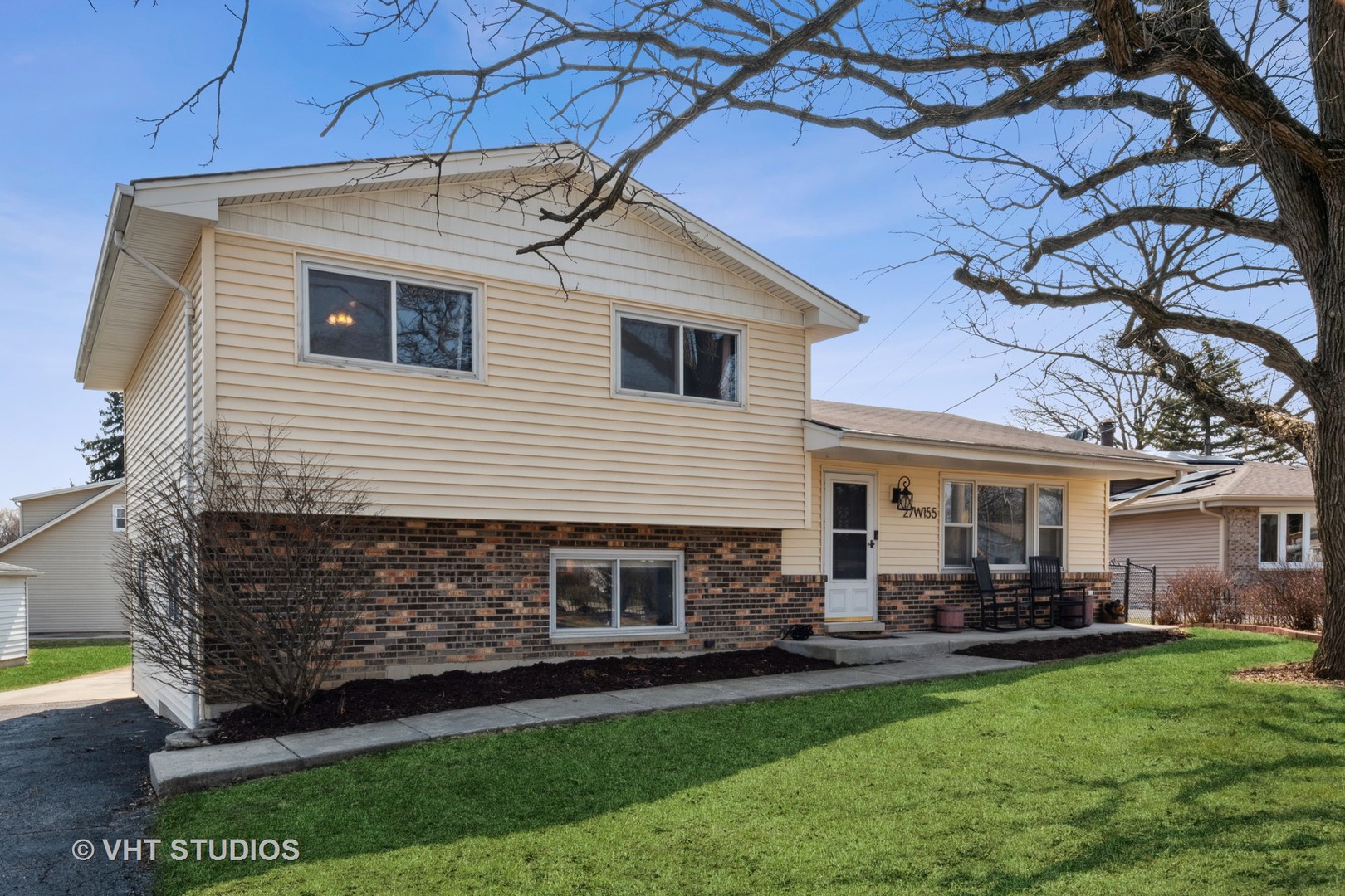 27W155 Manchester Road Winfield, IL 60190 - Photo 2 of 32