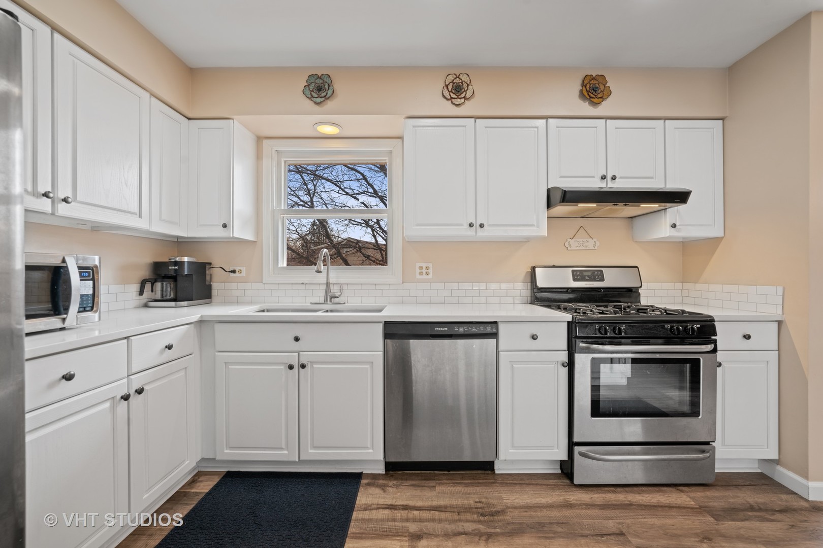 27W155 Manchester Road Winfield, IL 60190 - Photo 7 of 32
