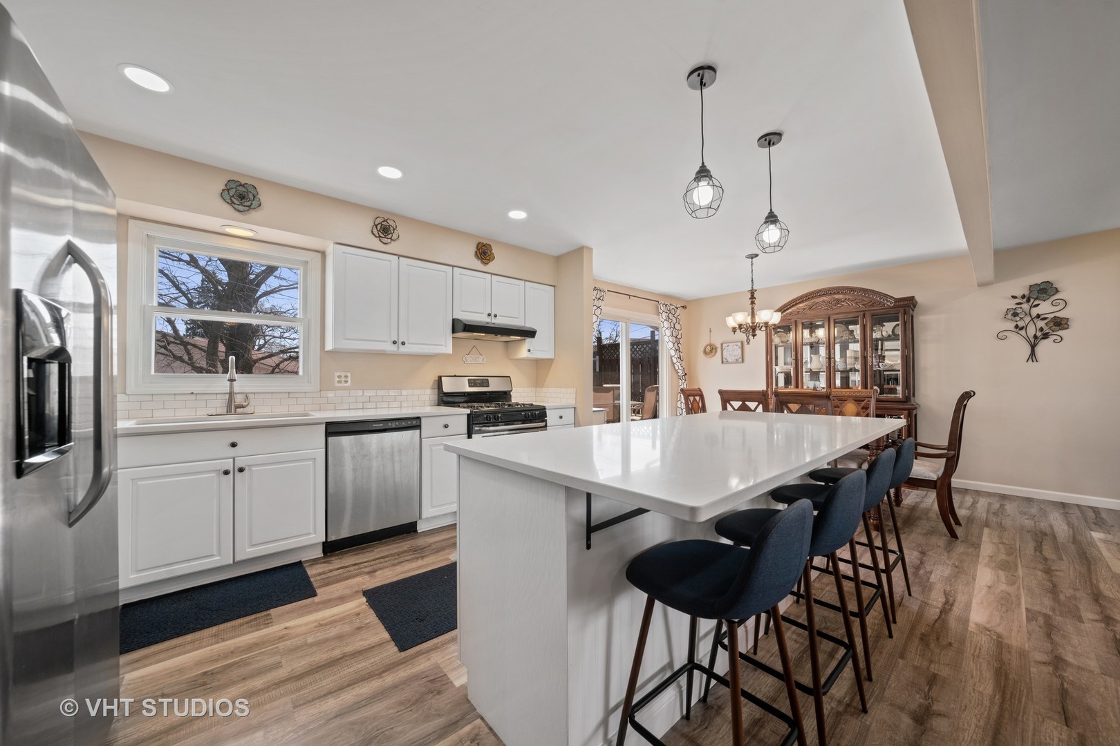 27W155 Manchester Road Winfield, IL 60190 - Photo 8 of 32