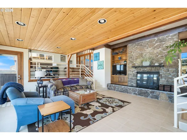 $1,780,000 | 34650 Ocean Drive, Pacific City, OR 97135