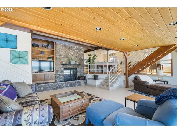$1,780,000 | 34650 Ocean Drive, Pacific City, OR 97135