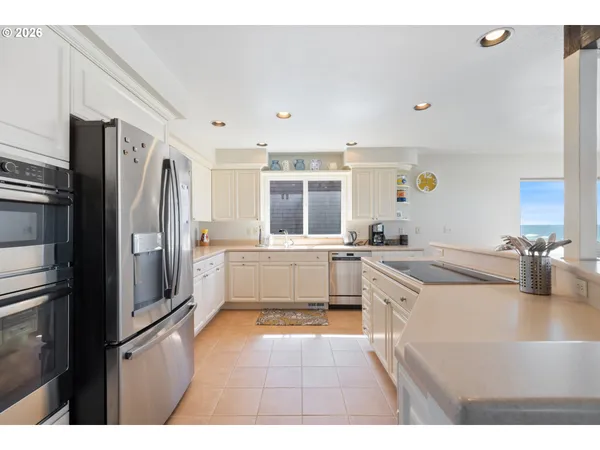 $1,780,000 | 34650 Ocean Drive, Pacific City, OR 97135