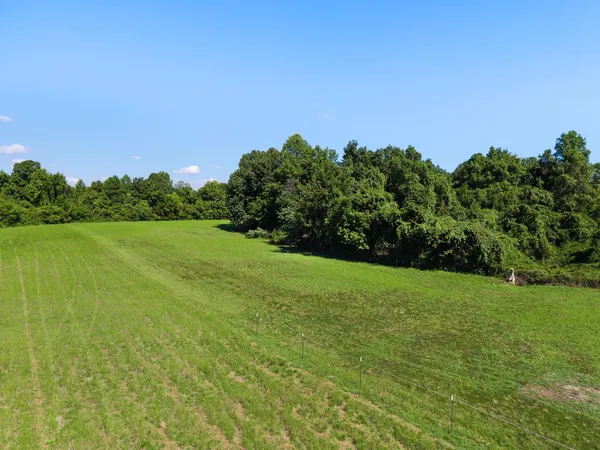 a view of a field with an empty space