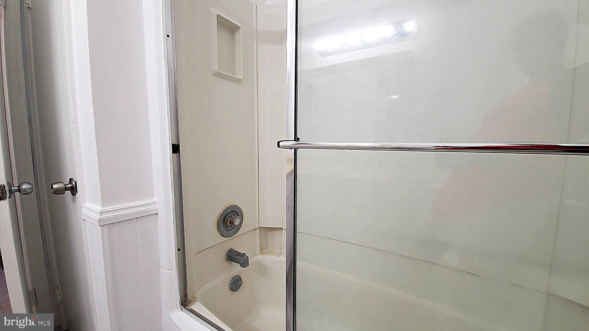 14524 Golden Oak Road Centreville, VA 20121 - Photo 25 of 39 Full Bath