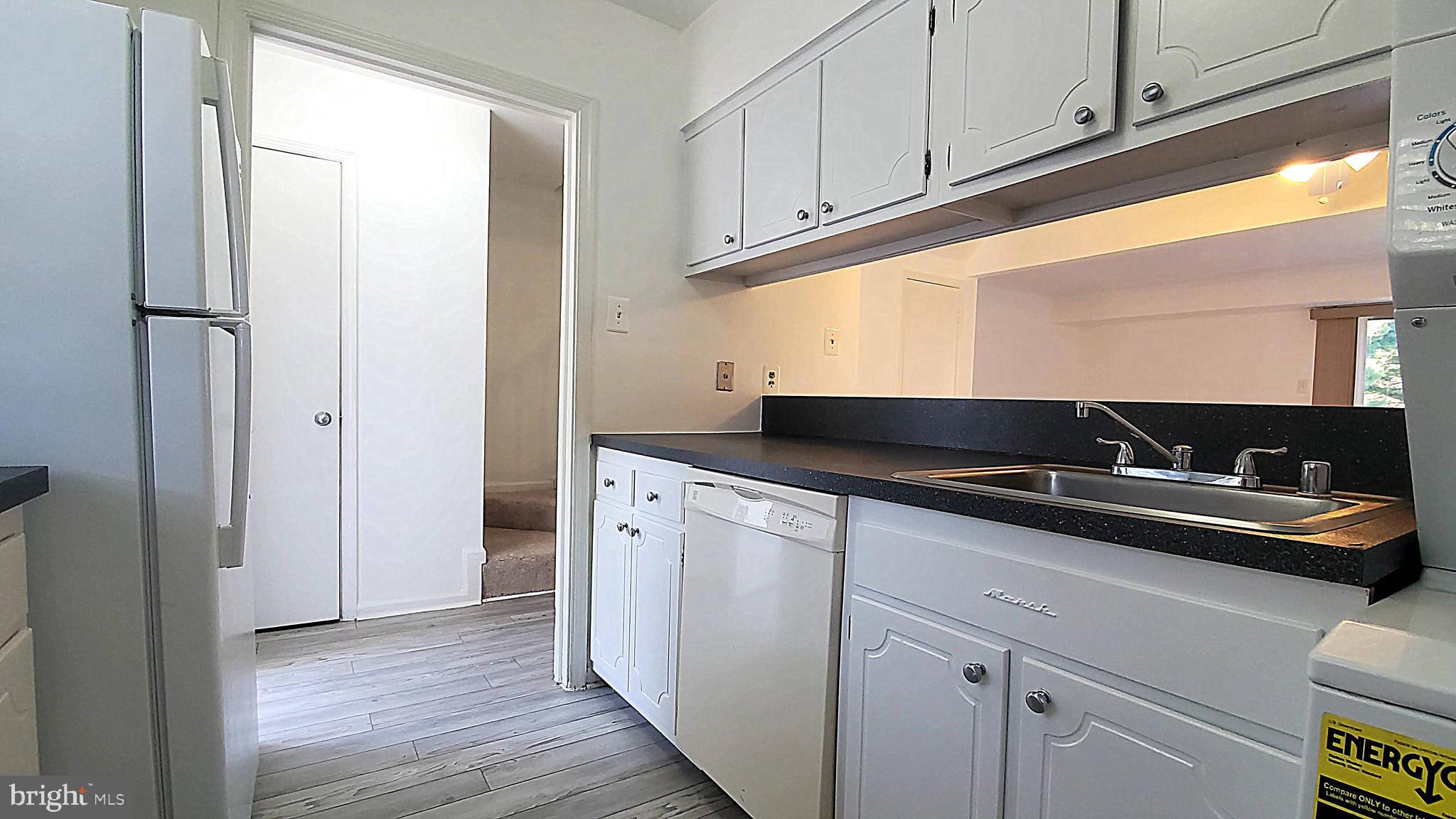 14524 Golden Oak Road Centreville, VA 20121 - Photo 4 of 39 Kitchen