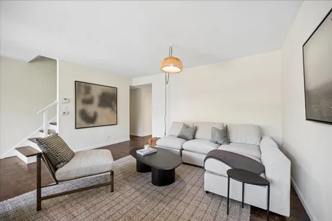 $385,000 | 1934 Lake Avenue, Wilmette, IL 60091