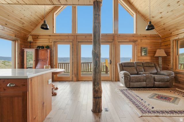 20 Q Puma Road Fairview, UT 84629 - Photo 5 of 27 Living room