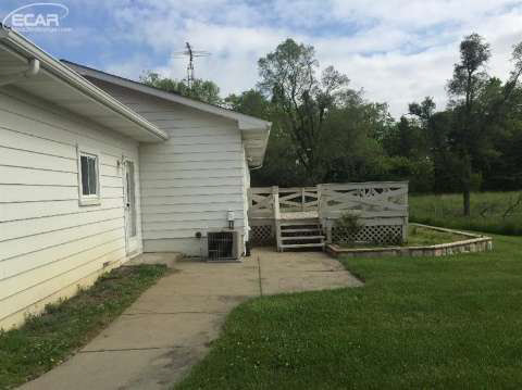 8168 Hartland Road Fenton, MI 48430 - Photo 3 of 19 20443969-2.JPG