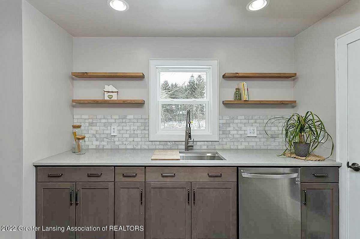 2316 Forest Road Lansing, MI 48910 - Photo 9 of 35 12