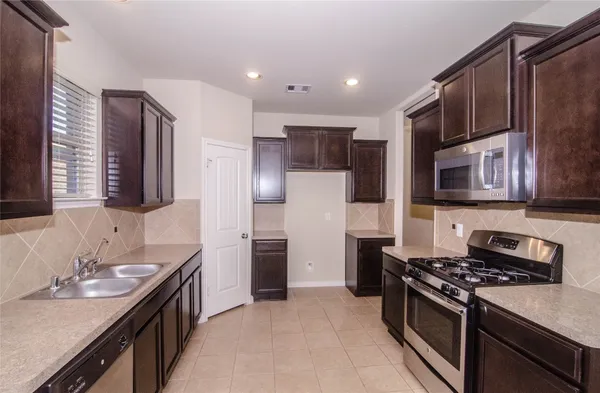 $2,300 | 15607 Granite Mountain Trail, Houston, TX 77049