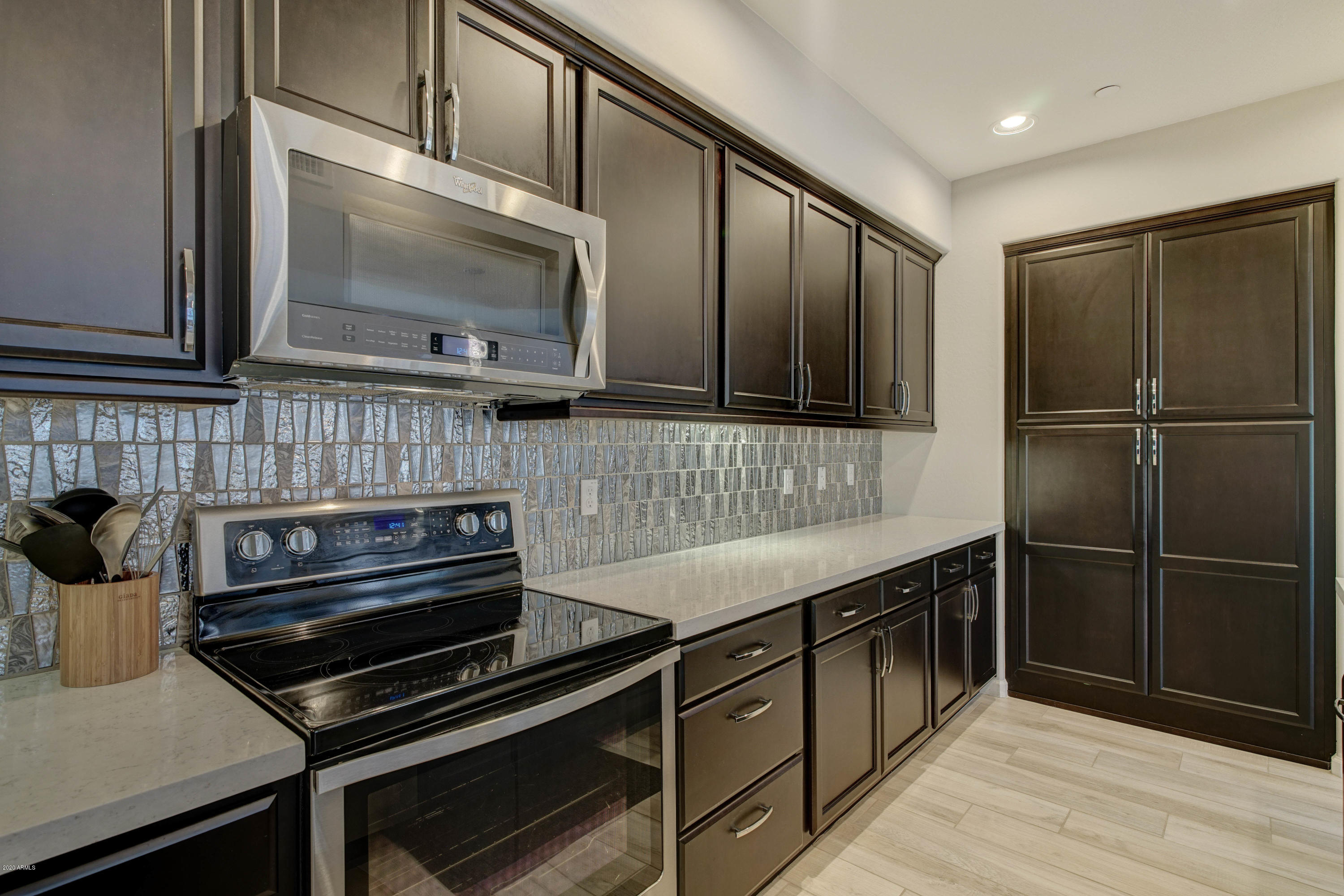 3935 East Rough Rider Road, Unit 1267 Phoenix, AZ 85050 - Photo 9 of 34 Kitchen