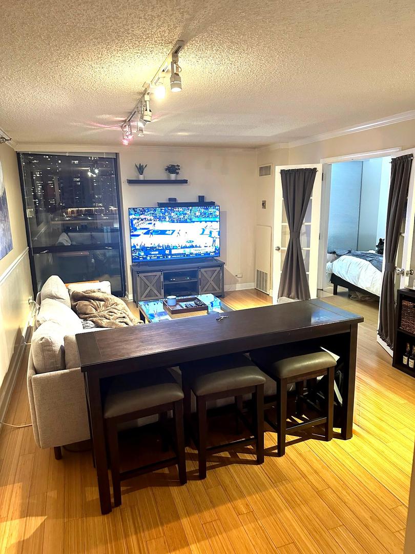 1122 North Clark Street, Unit 904 Chicago, IL 60610 - Photo 4 of 15