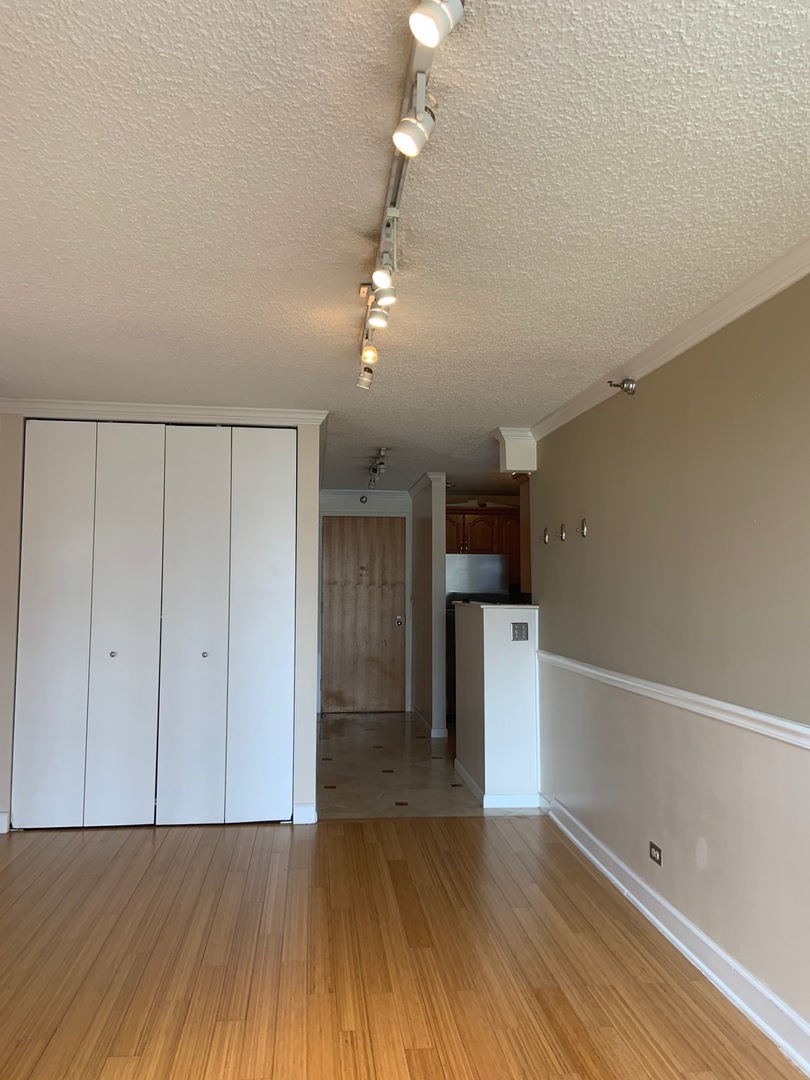 1122 North Clark Street, Unit 904 Chicago, IL 60610 - Photo 5 of 15