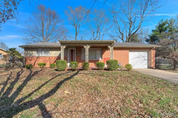 $149,900 | 4 Eastland Drive, Belleville, IL 62221