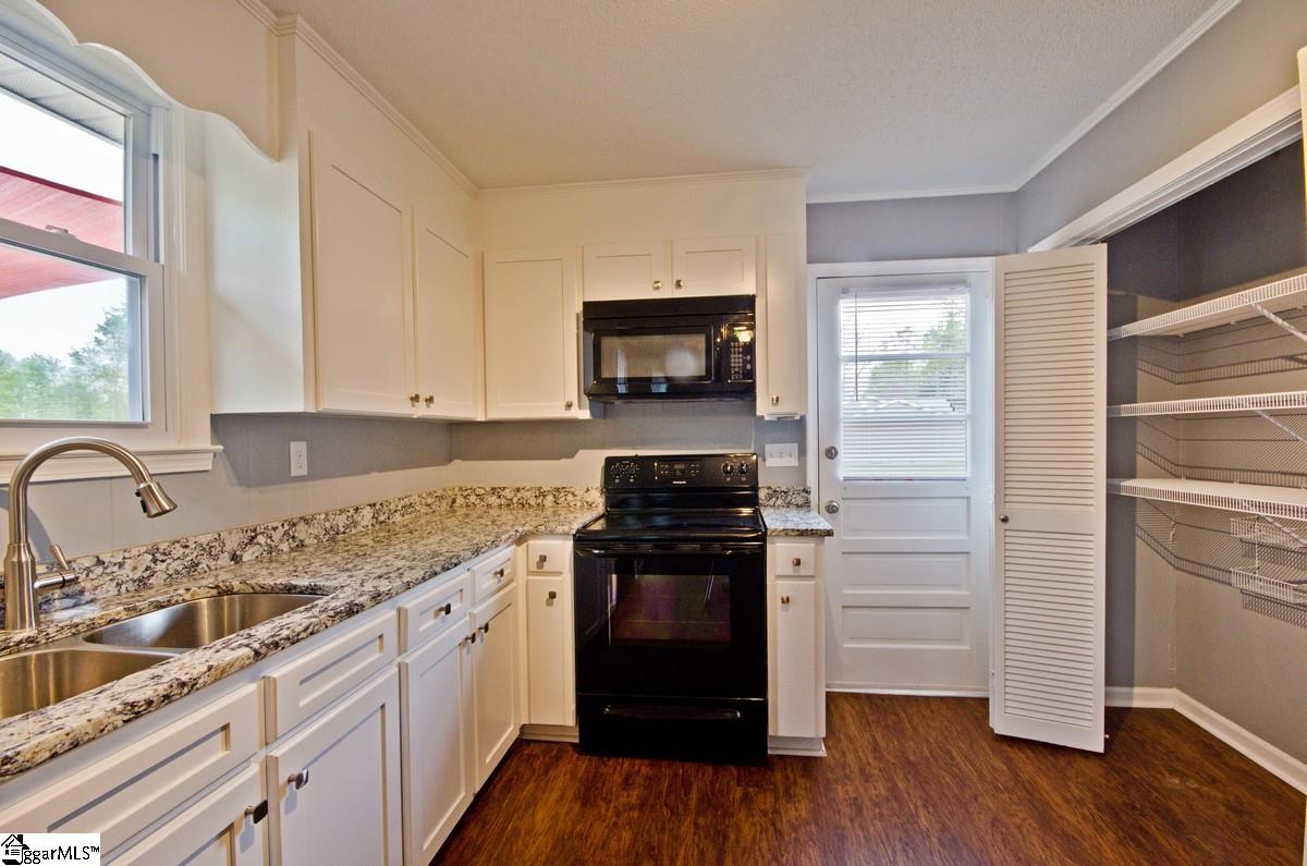 628 Jonesville Road Simpsonville, SC 29681 - Photo 4 of 24 Gallery Image 4