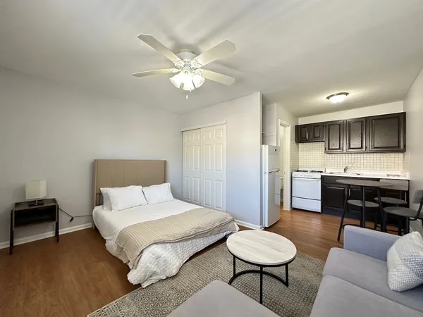 $1,195 | 4616 North Beacon Street, Unit 3H, Chicago, IL 60640