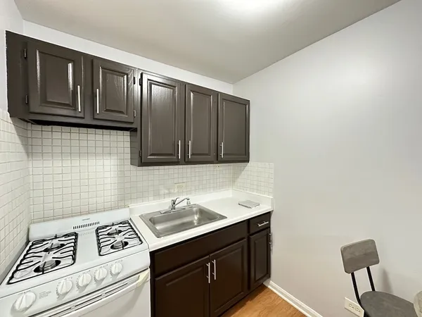 $1,195 | 4616 North Beacon Street, Unit 3H, Chicago, IL 60640