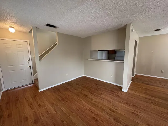 $950 | 9609 Bear Paw Trail, Unit A, Del Valle, TX 78617