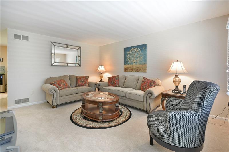 67 Forest Grove Road Coraopolis, PA 15108 - Photo 4 of 22 Living room