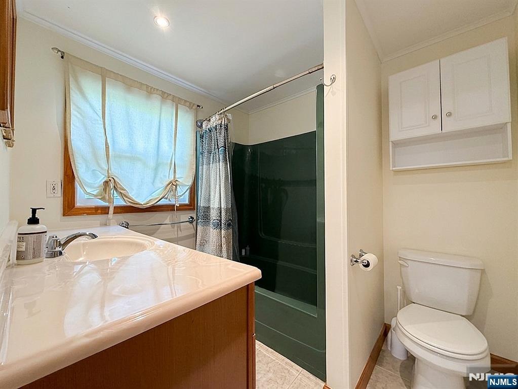 8 Martin Road Verona, NJ 07044 - Photo 10 of 30 Gallery Image 10