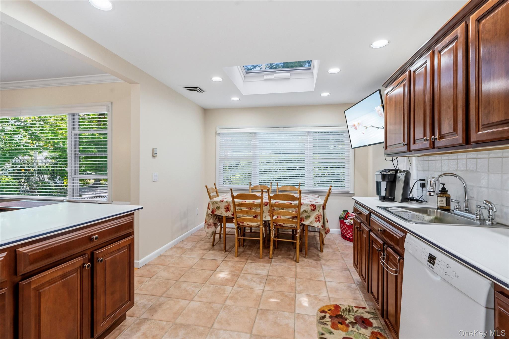 128 Atkinson Road Rockville Centre, NY 11570 - Photo 13 of 45