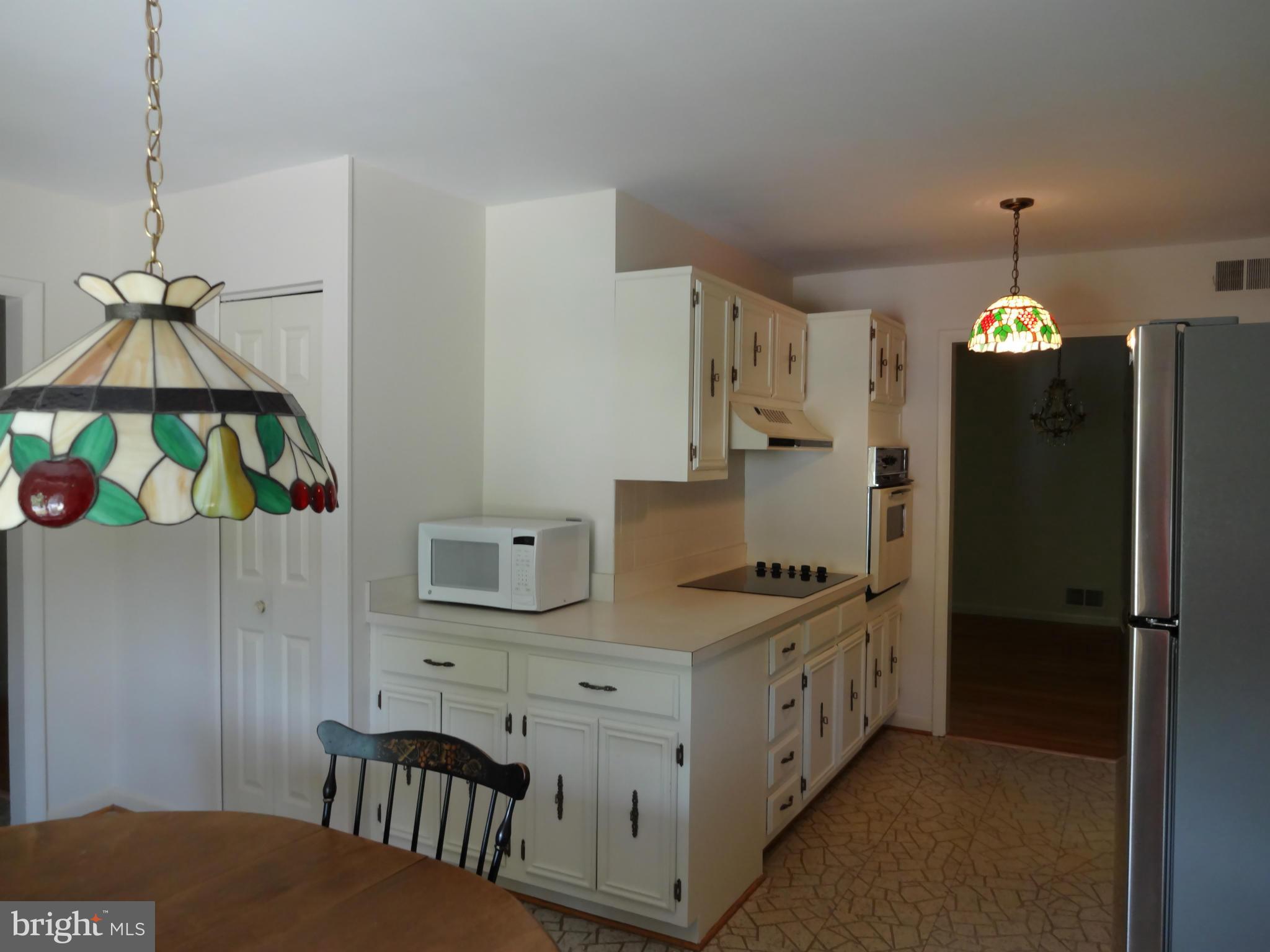 8404 Rambler Drive Adelphi, MD 20783 - Photo 4 of 26 Table Space
