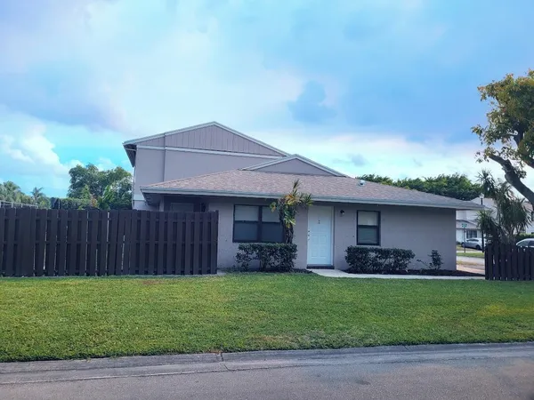 $2,500 | 16258 Peach Way, Delray Beach, FL 33484