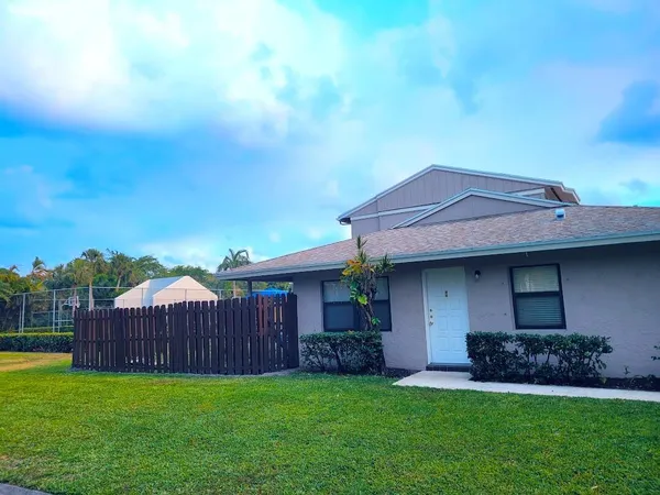 $2,500 | 16258 Peach Way, Delray Beach, FL 33484