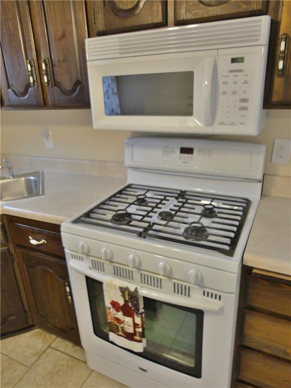 248 Marshall Road Oakdale, PA 15071 - Photo 5 of 21 New gas stove/microwave combo.