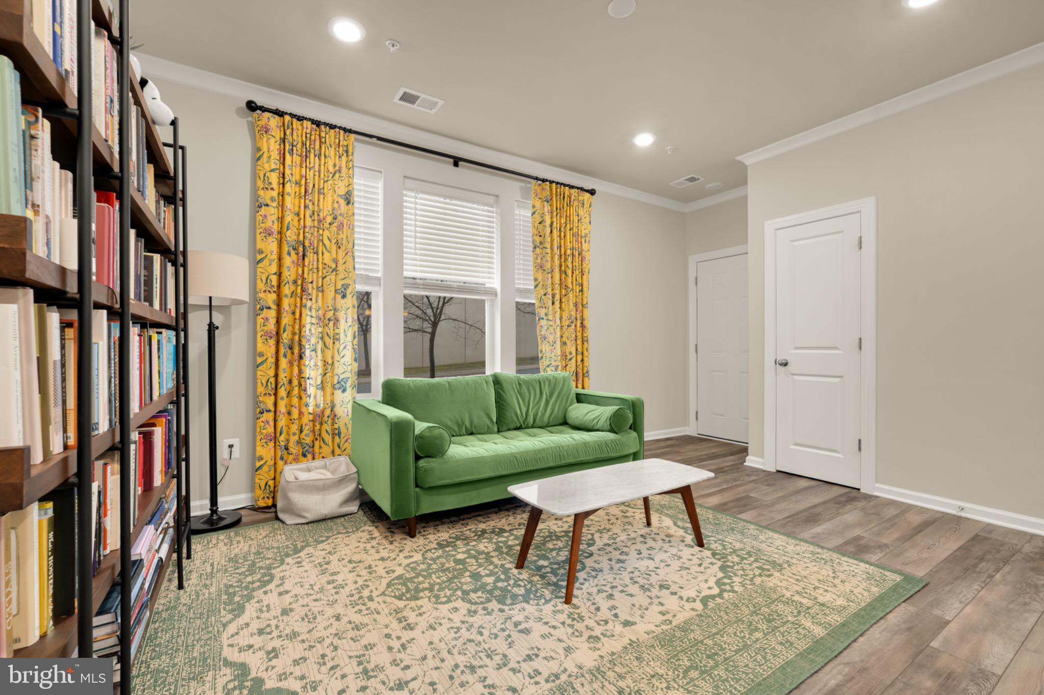14967 River Walk Way Woodbridge, VA 22191 - Photo 2 of 38 Living Room