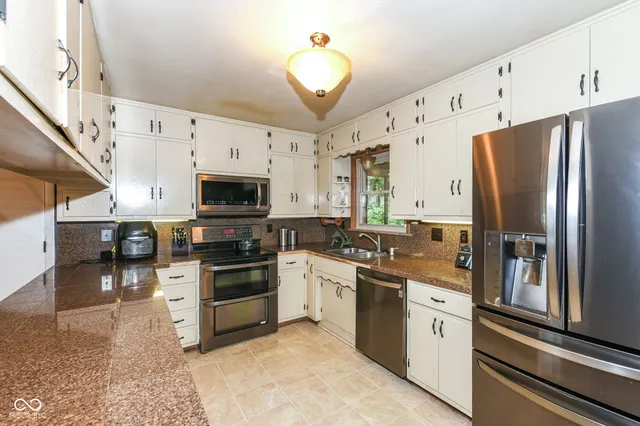 $382,999 | 9202 Sherwood Lane, Indianapolis, IN 46240