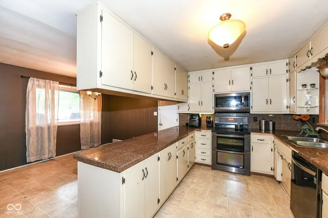 $382,999 | 9202 Sherwood Lane, Indianapolis, IN 46240