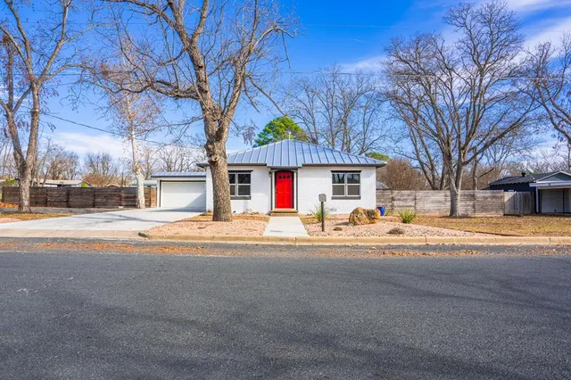 $547,125 | 318 West Hackberry Street, Fredericksburg, TX 78624