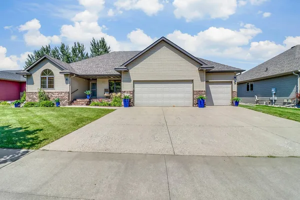 $534,900 | 555 Queen's Court, Moorhead, MN 56560