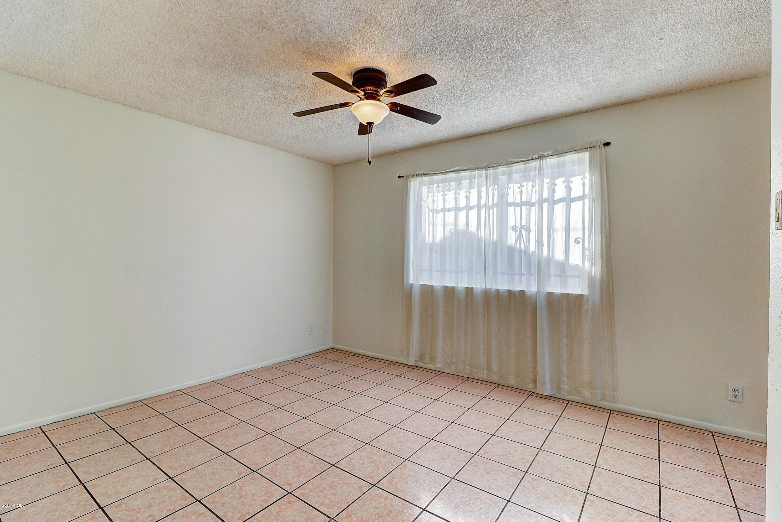2284 West Pecan Road Phoenix, AZ 85041 - Photo 9 of 27 B (9) (4)